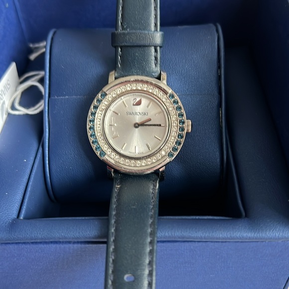 Swarovski watch (see notes),face jewels change to show all clear or clear & blue - Picture 3 of 7